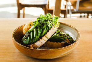 bread and vegetables on bowl