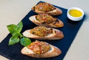 bread with vegetable on blue plate